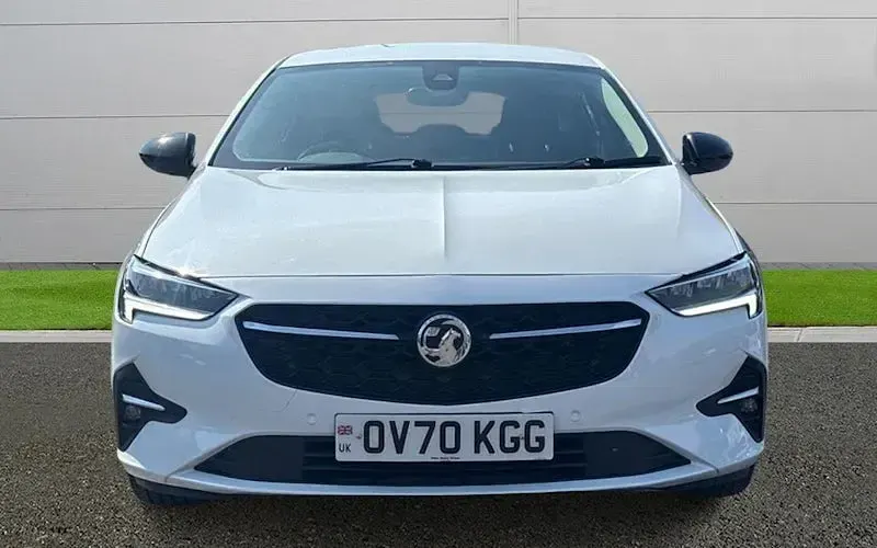 Second-hand Vauxhall Insignia Sport 122 CP (89 kW) 2020 Alb Hatchback
