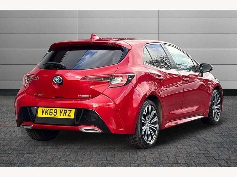 Used Toyota Corolla Design 184 HP (135 kW) 2019 Red Hatchback