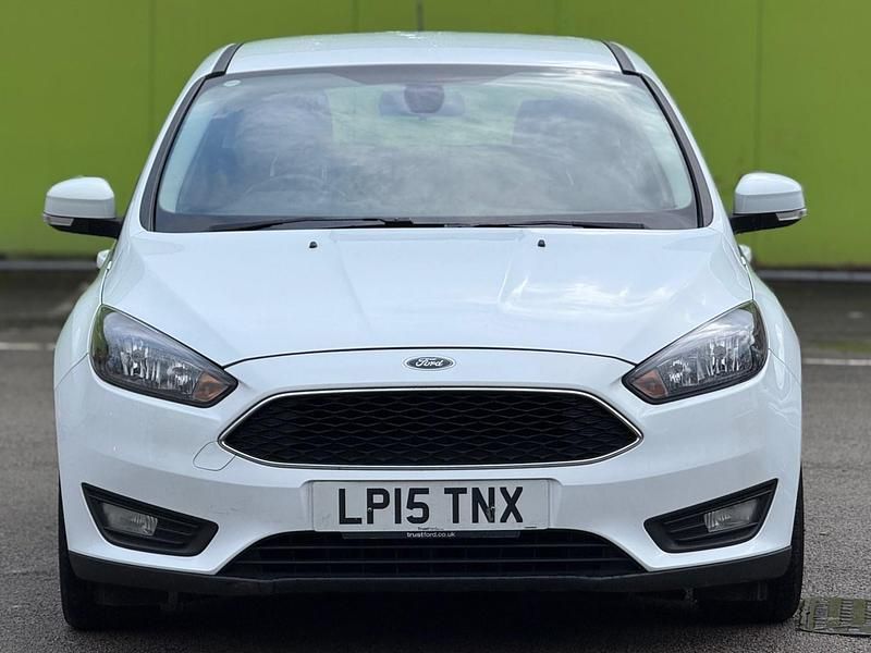 Used Ford Focus Zetec 2015 White Hatchback