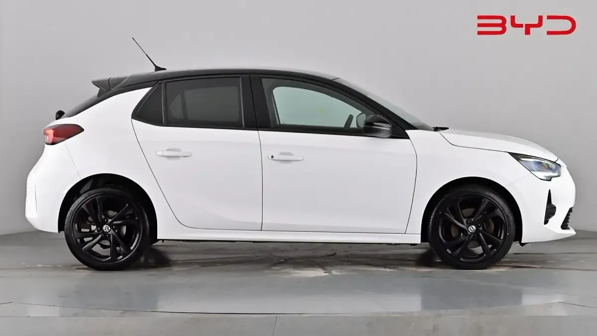 Used Vauxhall Corsa SRi 100 HP (73 kW) 2020 White Hatchback