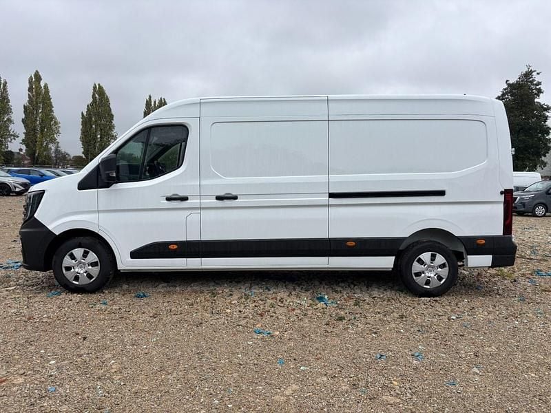 Used Nissan Interstar Tekna 130 HP (95 kW) 2025 White Van