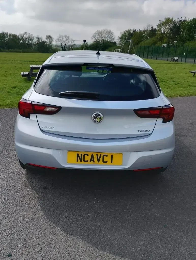 Second-hand Vauxhall Astra SRi 150 CP (110 kW) 2018 Argintiu Hatchback
