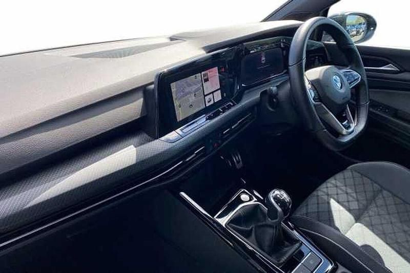 Second-hand VW Golf VIII 130 CP (95 kW) 2023