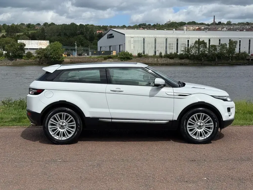 Used Land Rover Range Rover evoque Prestige 190 HP (139 kW) 2011 White Coupe