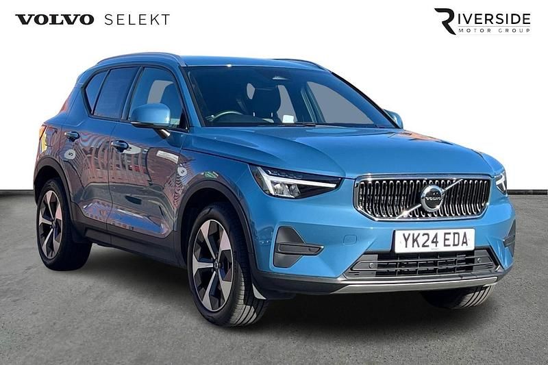 Begagnad Volvo XC40 Core 2024 Blå SUV