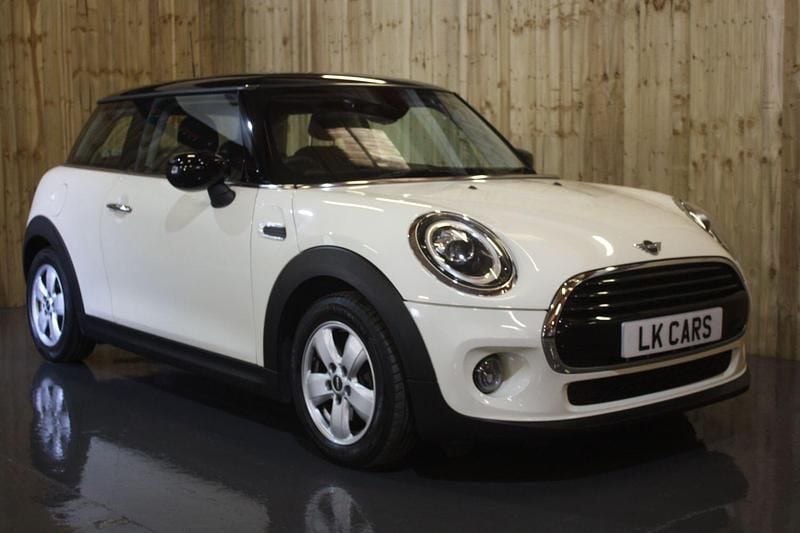 White Used 2020 Mini Cooper Classic Hatchback | £10,595 (Super price) - Image 1/4