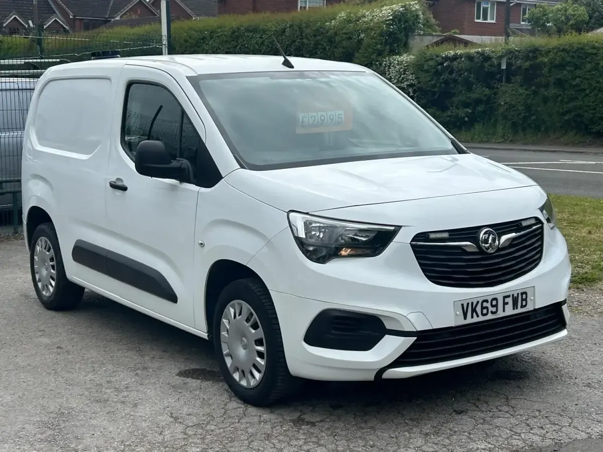 Usado Vauxhall Combo Sportive 100 CV (73 kW) 2020 Blanco Monovolumen