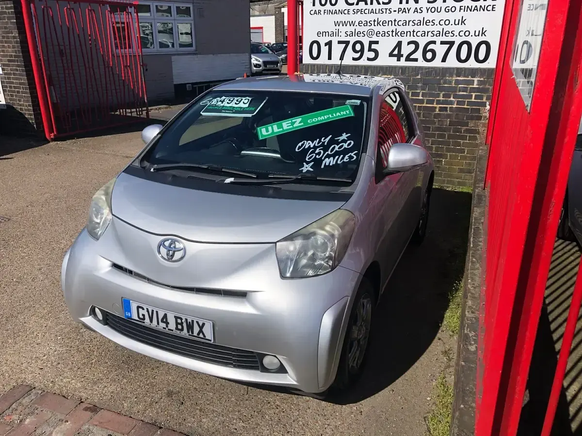 Used Toyota iQ 68 HP (50 kW) 2014 Silver Hatchback