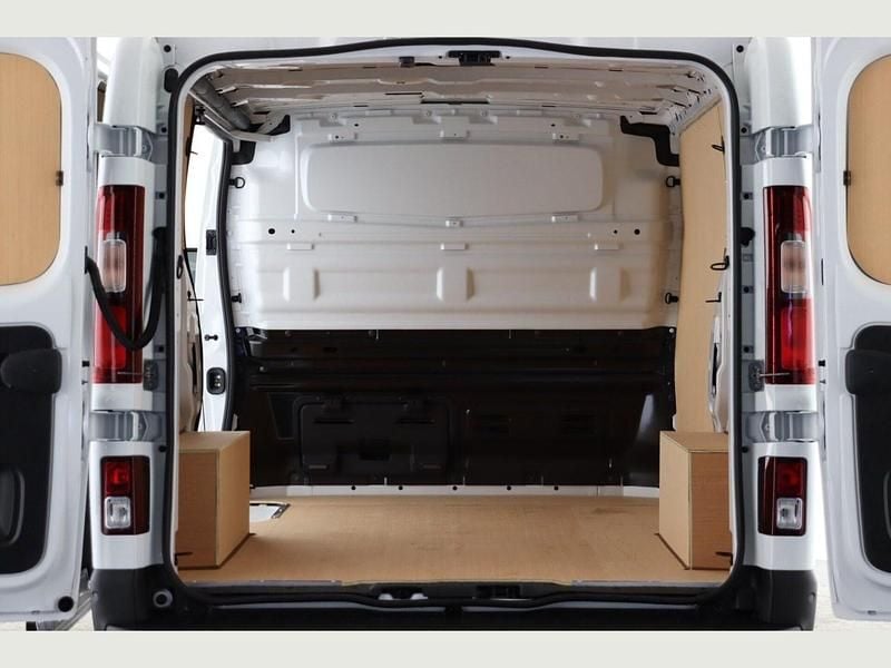 New Renault Trafic 2025 White MPV