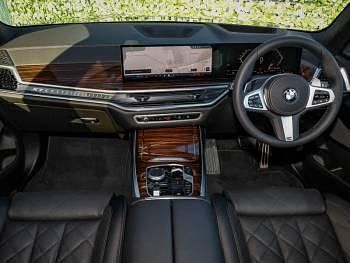 New BMW X7 M Sport 352 HP (258 kW) 2025 Black SUV