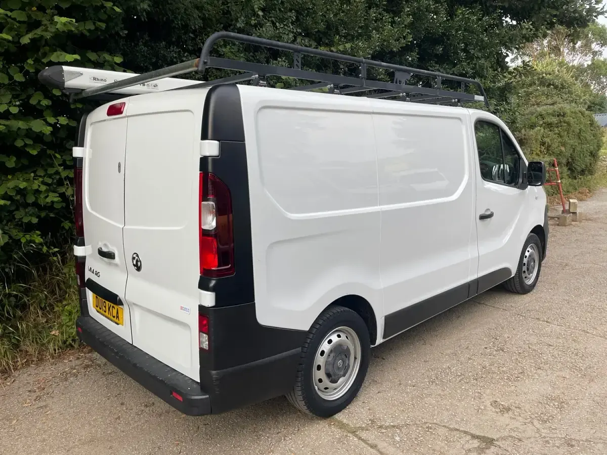 Used Vauxhall Vivaro Sportive 120 HP (88 kW) 2018 White MPV