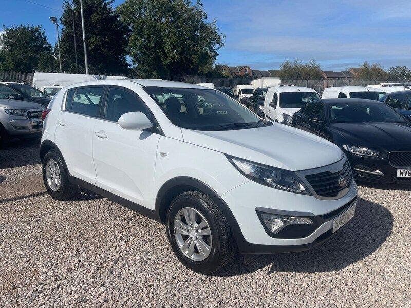 White Used 2013 Kia Sportage 2 SUV | £5,995 (Fair price) - Image 1/4