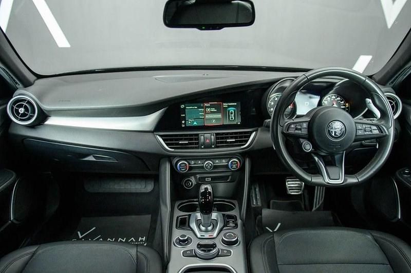 Used Alfa Romeo Giulia Saloon Sprint 200 HP (147 kW) 2022 Black Sedan