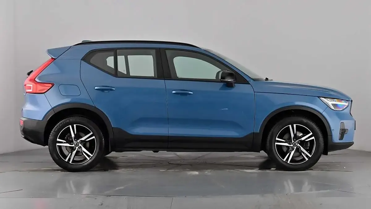 Używany Volvo XC40 Plus 2023 Niebieski SUV