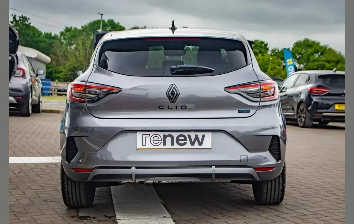 Used Renault Clio Techno Esprit Alpine 140 HP (102 kW) 2026 Grey Hatchback