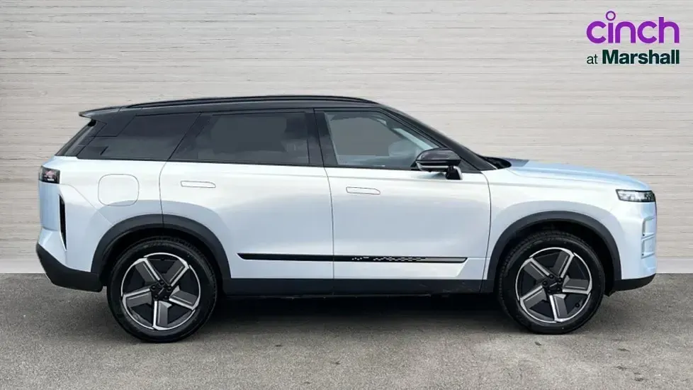 Used Jaecoo 7 204 HP (150 kW) 2026 Two tone pearl  pearl silver/black SUV