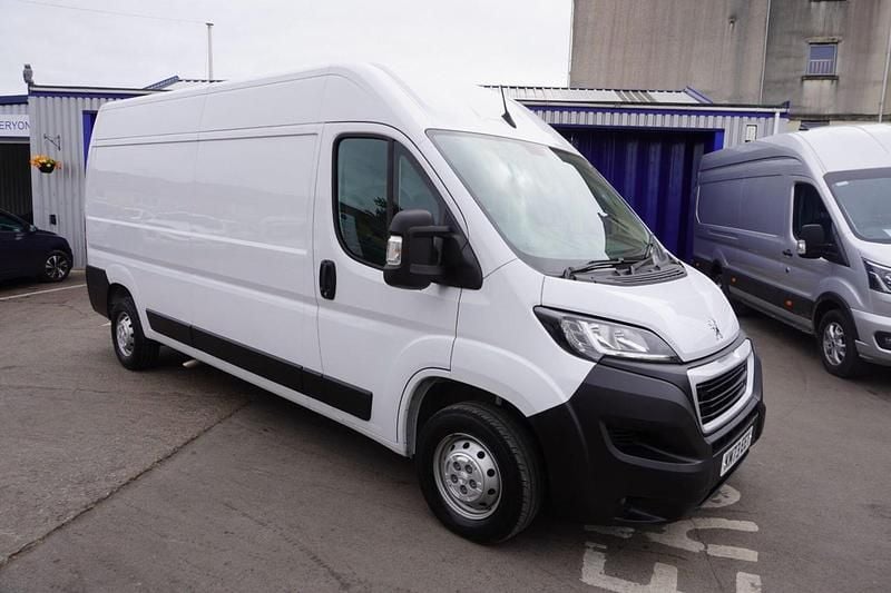 White Used 2023 Peugeot Boxer Premium Van | £16,950 (Super price) - Image 1/4
