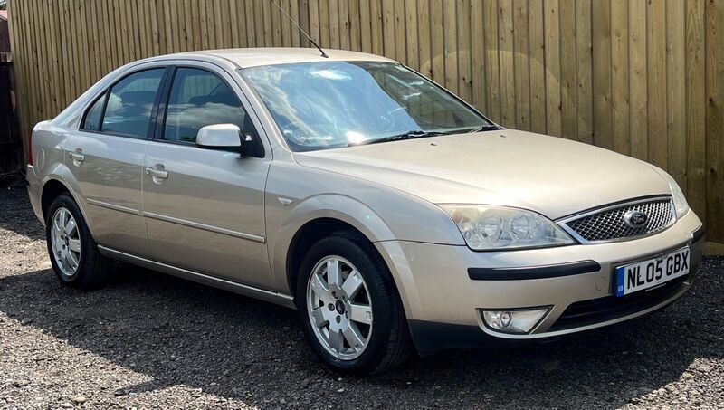 Used Ford Mondeo Zetec 143 HP (105 kW) 2005 Grey Hatchback