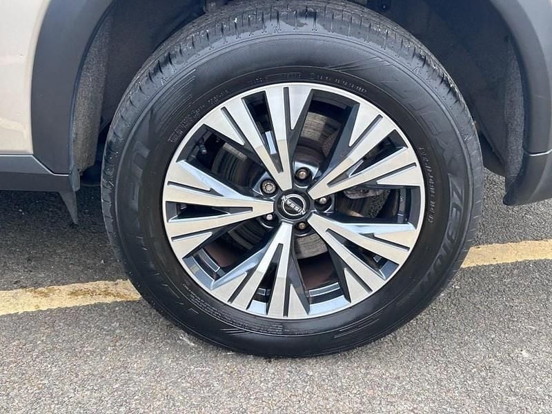 Used Nissan X-Trail N-Connecta 213 HP (156 kW) 2024 Champagne silver SUV