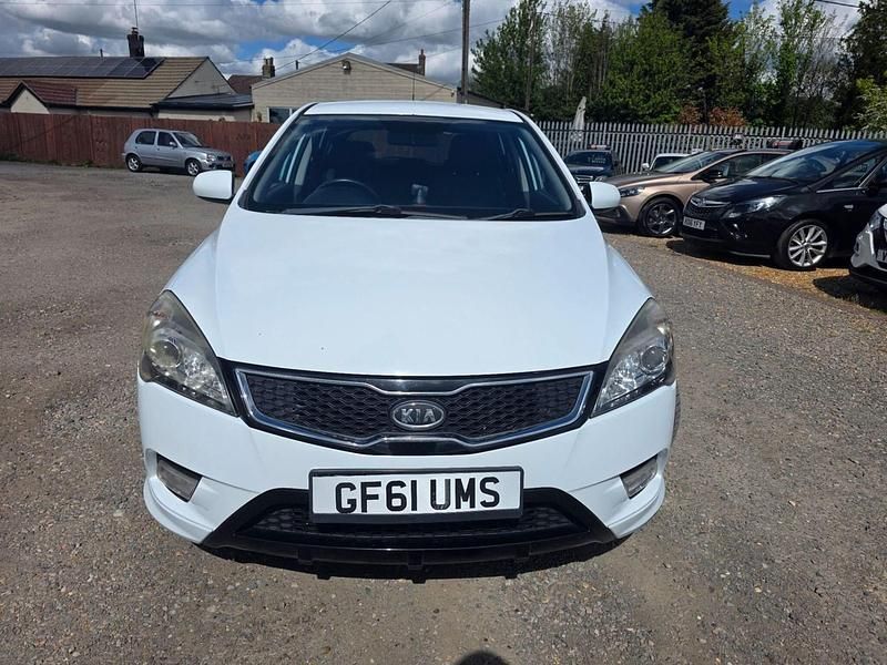 Used Kia Ceed 2011 White Hatchback