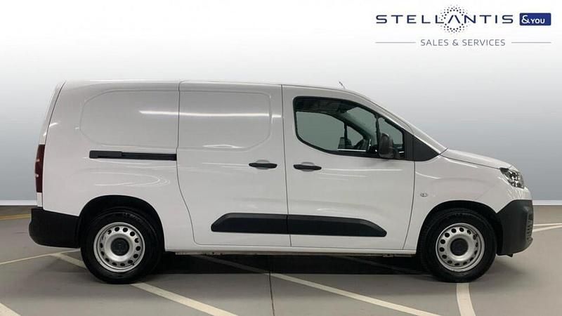 Used Citroën e-Berlingo 98 kW (134 HP) 2025 White MPV