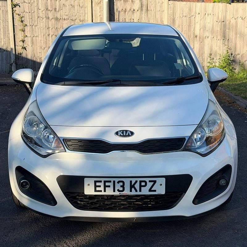 Used Kia Rio 2013 White Hatchback