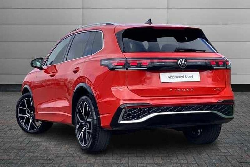 Used VW Tiguan R-line 150 HP (110 kW) 2024 Persimmon red SUV