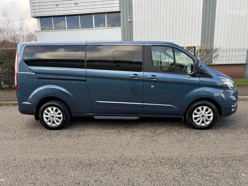 Used Ford Tourneo Titanium 130 HP (95 kW) 2020 Blue MPV