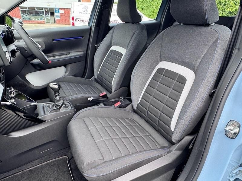 New Citroën C3 PureTech 99 HP (72 kW) 2025 Blue Hatchback