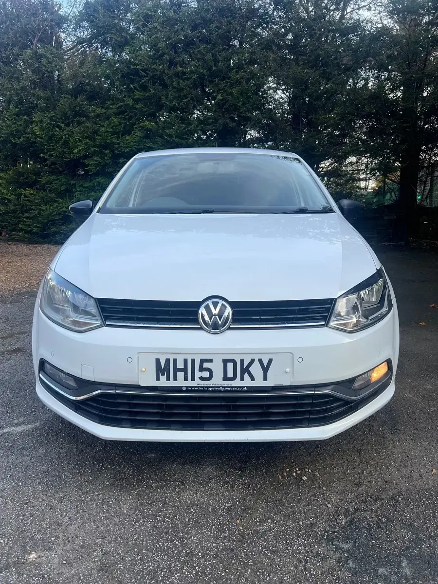 Used VW Polo Design 90 HP (66 kW) 2015 White Hatchback