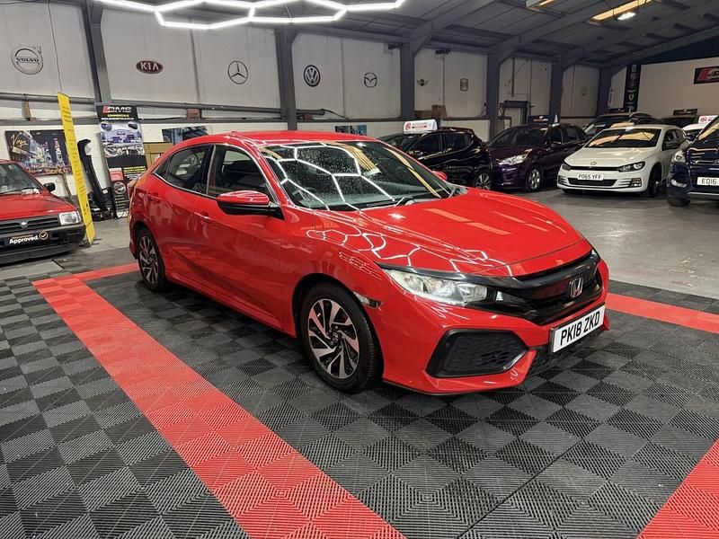 Used Honda Civic SE 129 HP (94 kW) 2018 Red Hatchback