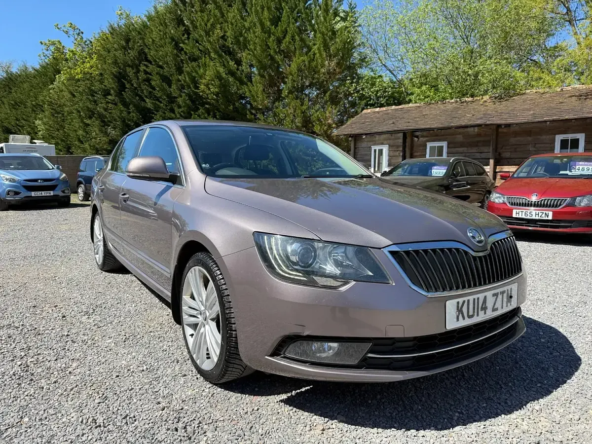 Used Skoda Superb Elegance 170 HP (125 kW) 2014 Purple Hatchback