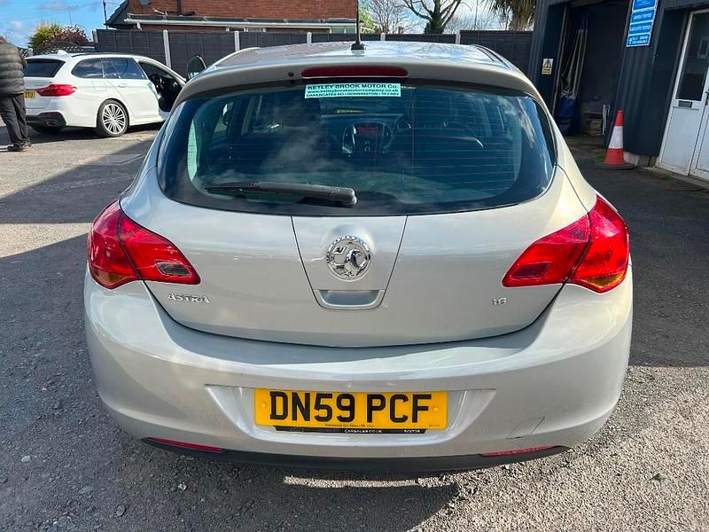 Used Vauxhall Astra 2010 Silver Hatchback