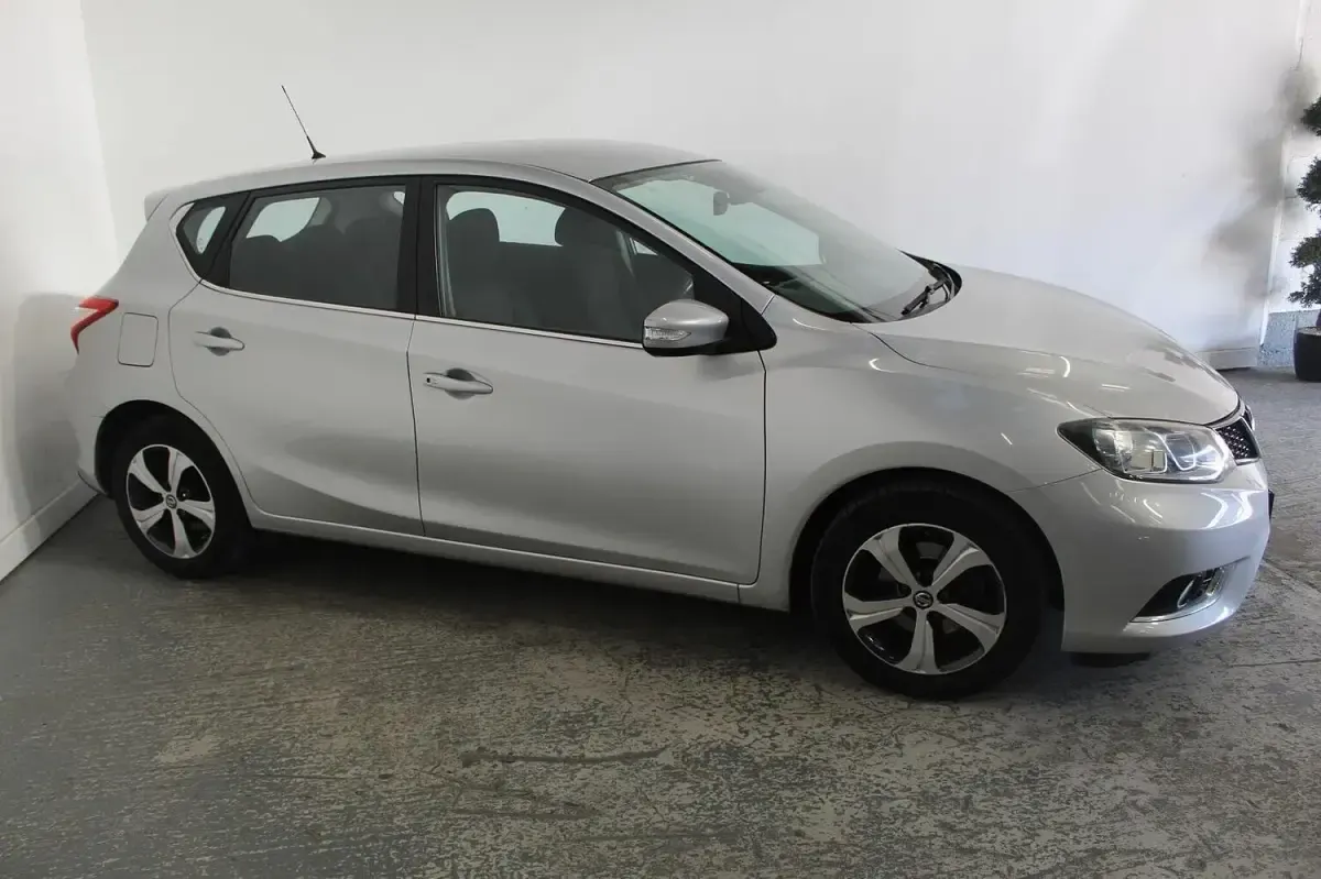 Used Nissan Pulsar Acenta 110 HP (80 kW) 2016 Silver Hatchback