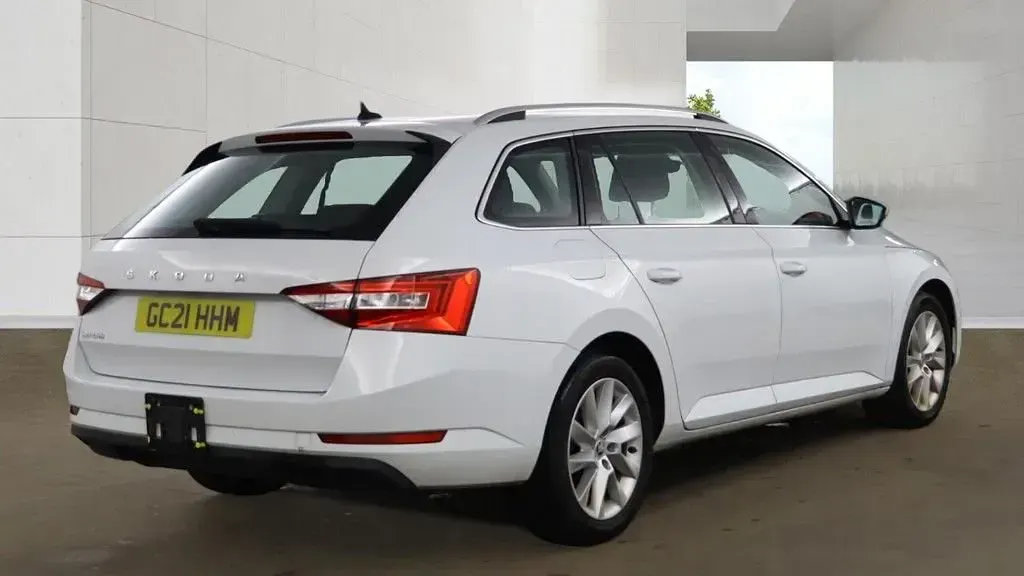 Used Skoda Superb SE 2021 White Estate