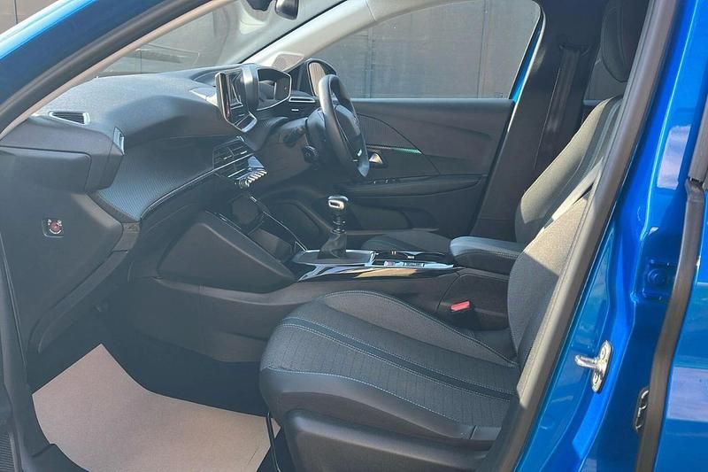 Used Peugeot 208 Allure+ 101 HP (74 kW) 2022 Blue Hatchback