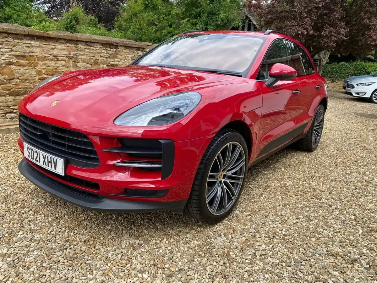 Begagnad Porsche Macan 252 HK (185 kW) 2021 Röd SUV