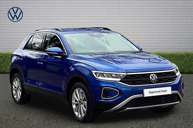Used VW T-Roc Life 150 HP (110 kW) 2024 Blue SUV