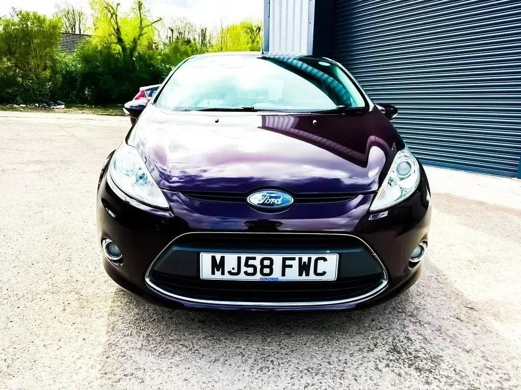 Usado Ford Fiesta Zetec 82 HP (60 kW) 2008 Vermelho Citadino