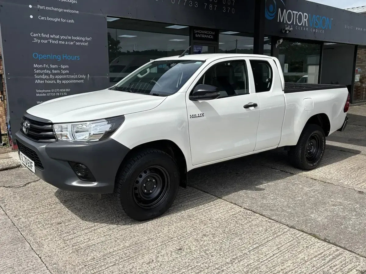 Used Toyota HiLux Active 150 HP (110 kW) 2020 White Pickup