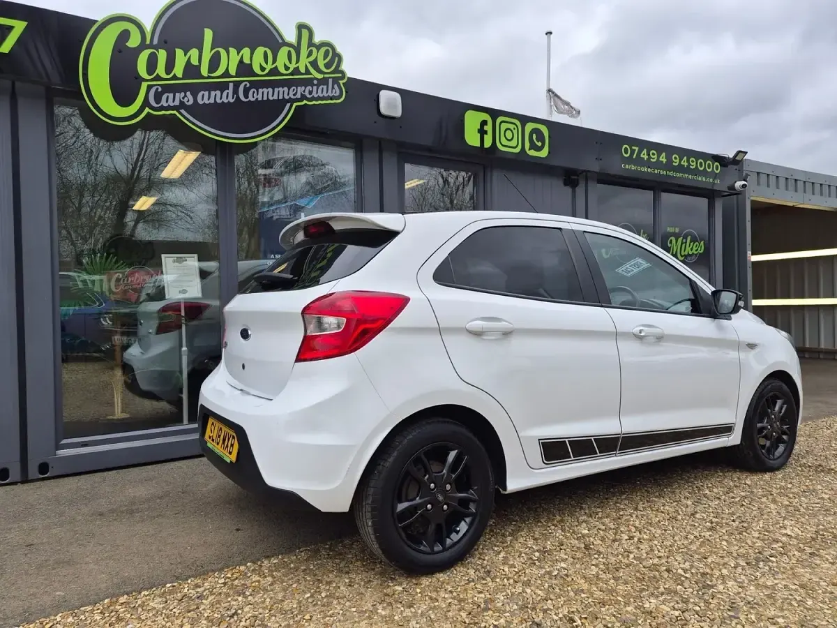 Used Ford Ka Plus Zetec 85 HP (62 kW) 2018 White Hatchback