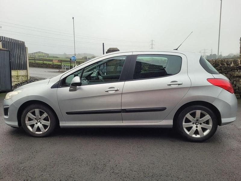 Used Peugeot 308 92 HP (67 kW) 2012 Silver Hatchback