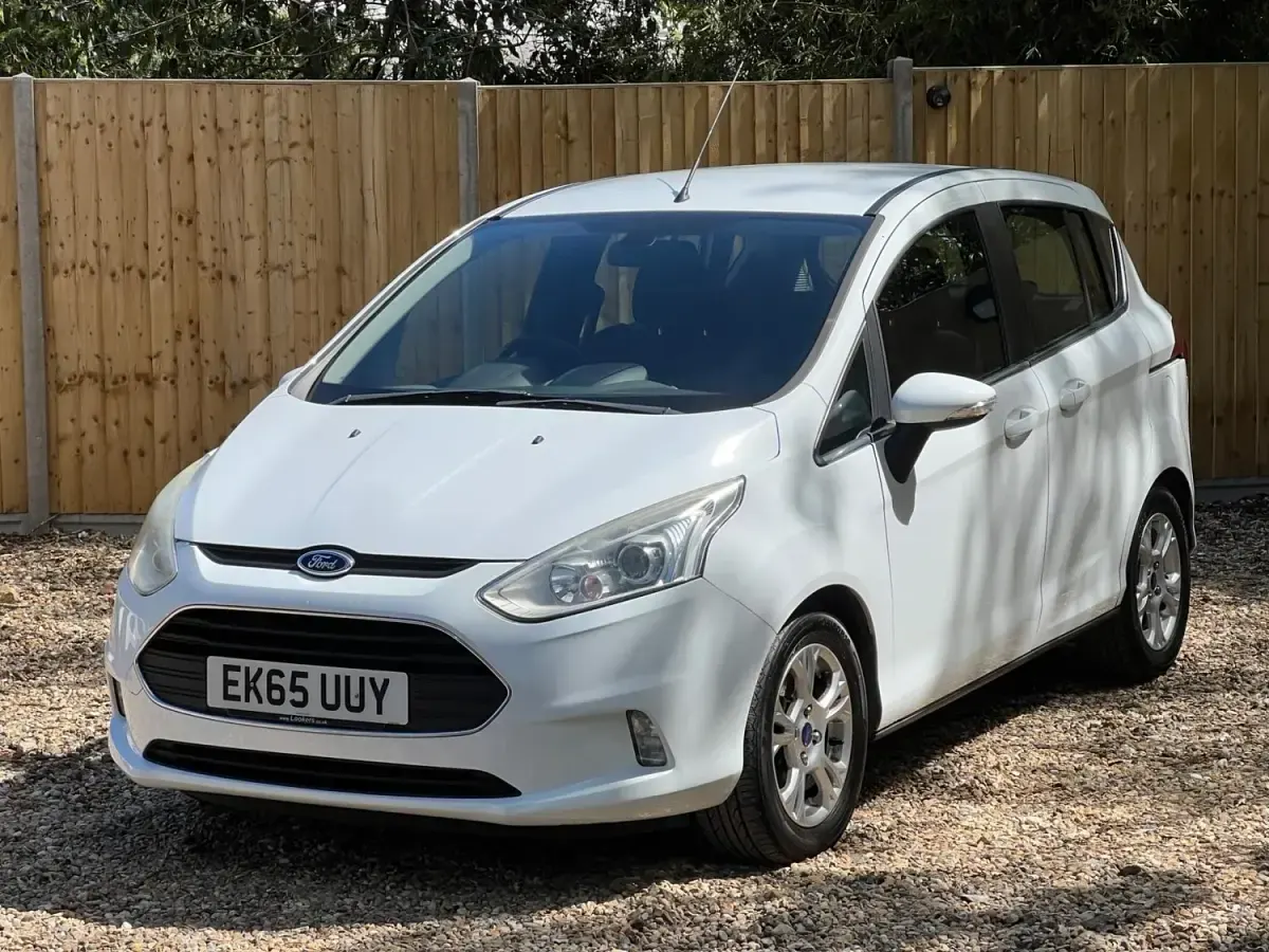 Usado Ford B-MAX Zetec 2015 Branco Monovolume