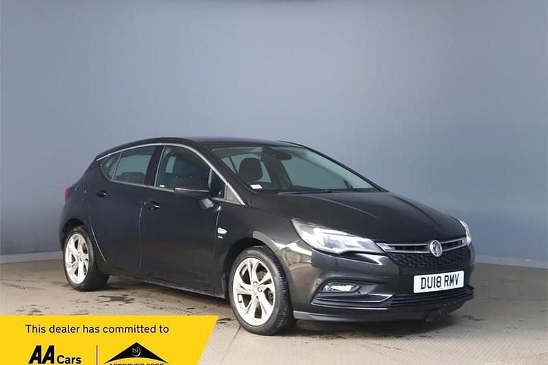 Used Vauxhall Astra SRi 105 HP (77 kW) 2018 Black Hatchback