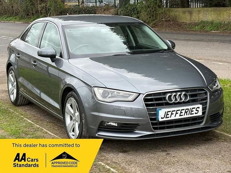 Usado Audi A3 Sport 110 HP (80 kW) 2016 Cinzento Sedan