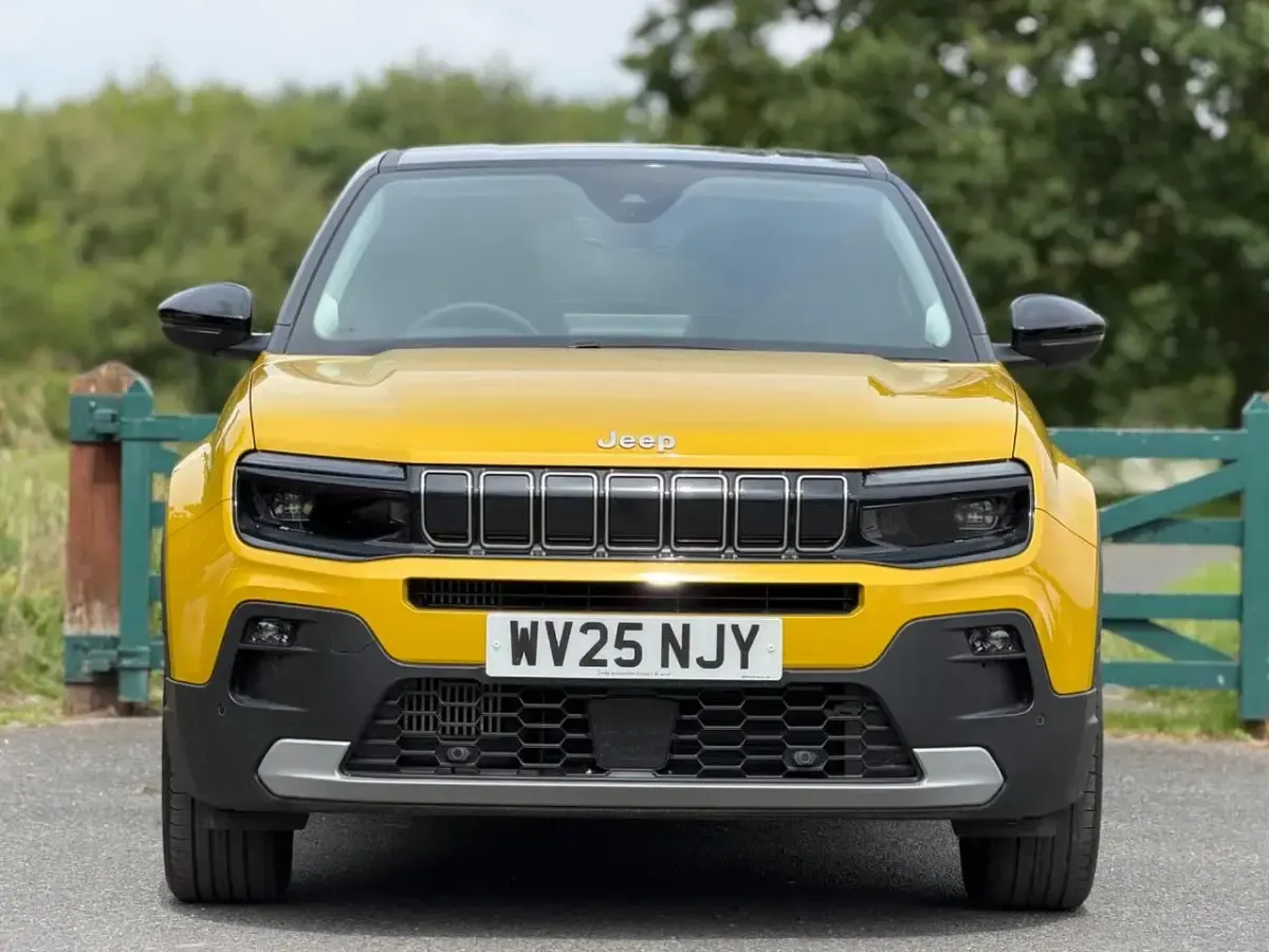 Used Jeep Avenger Summit 100 HP (73 kW) 2025 Yellow SUV