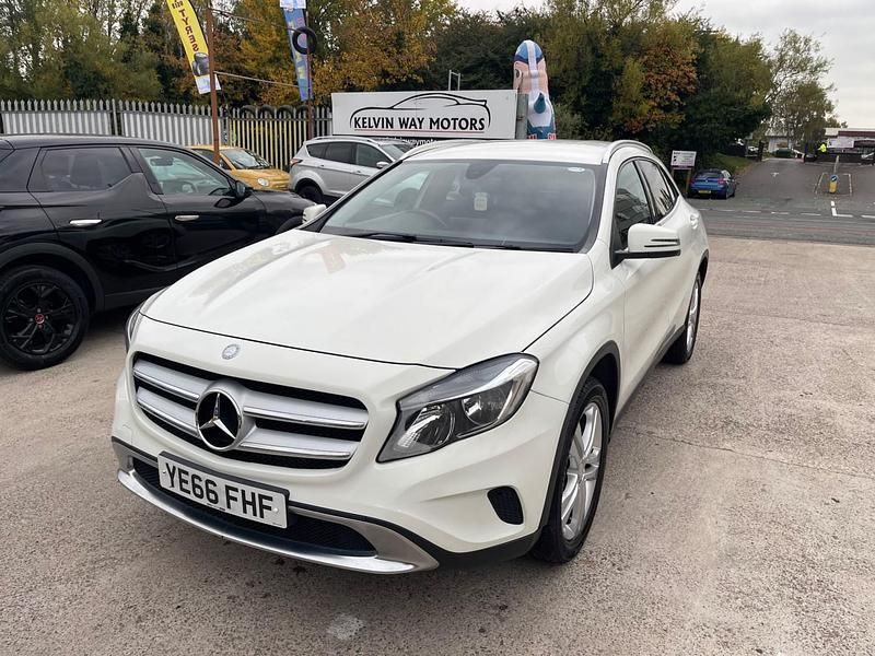 White Used 2016 Mercedes GLA200 SUV | £7,999 (Good price) - Image 1/4