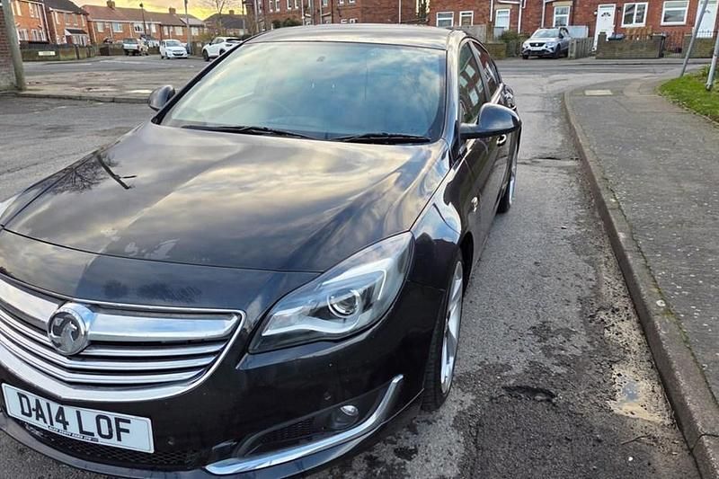 Used Vauxhall Insignia SRi 140 HP (102 kW) 2014 Black Hatchback