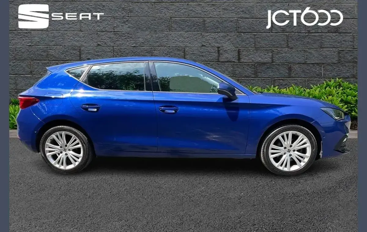 Used Seat Leon SE Dynamic 128 HP (94 kW) 2020 Blue Hatchback