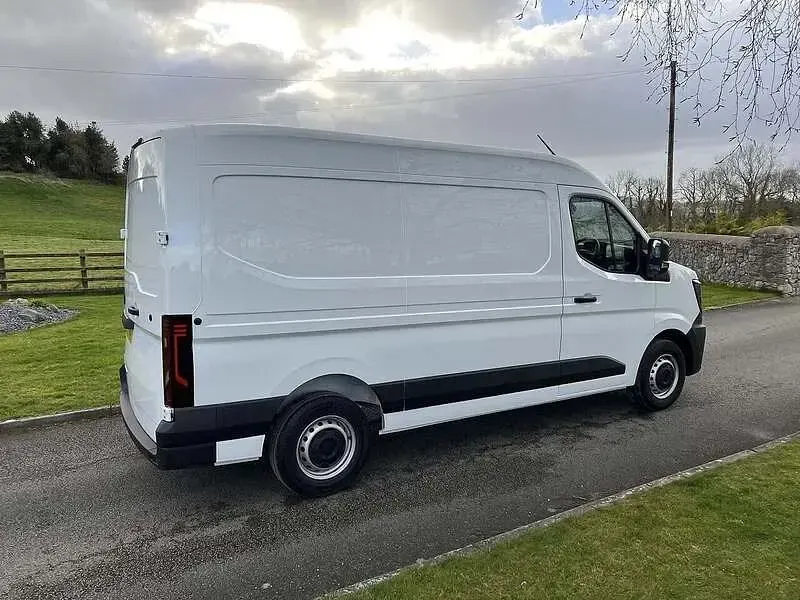 Usado Renault Master 130 HP (95 kW) 2025 Branco Monovolume
